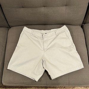 Lululemon Men's Shorts Sz 38 White/Light Grey